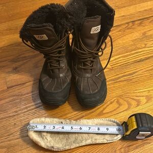 Mens/boys Uggs leather shierling boots with Vibram sole sz 8.5 mens